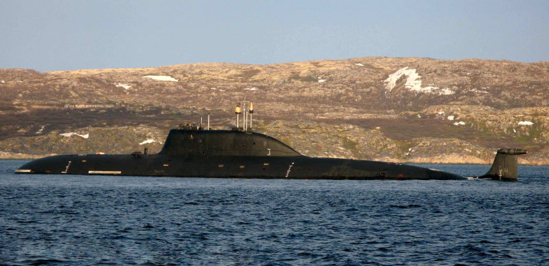 El único Akula III que existe, o Project 971M, saliendo de puerto. Imagen: Wikimedia Commons.